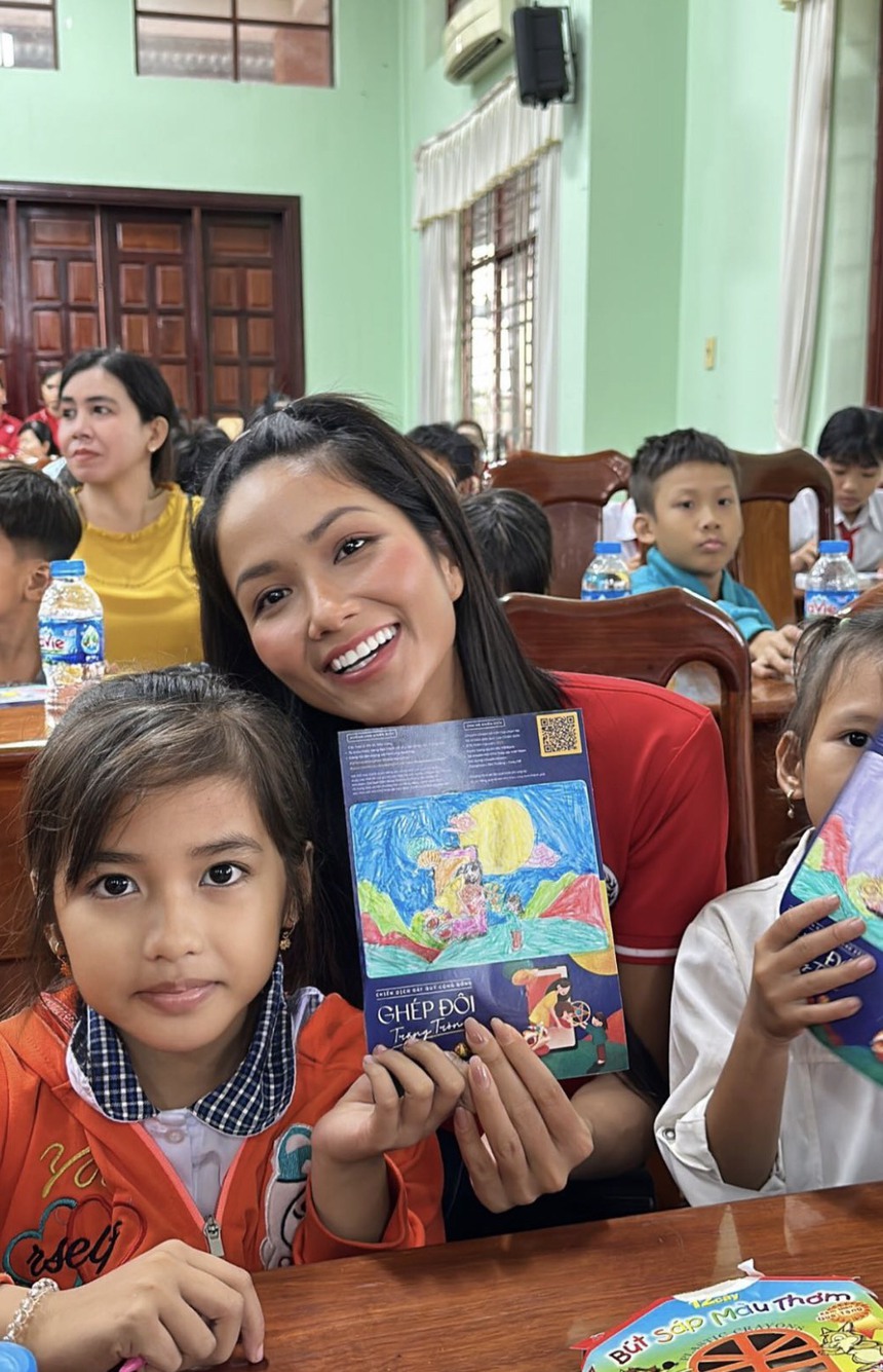 Sao Việt 22/9: Tuấn Hưng ra bài hát mới mừng kỷ niệm ngày cưới, Nhã Phương tiết lộ thời điểm đón nhóc tỳ thứ 2 - Ảnh 4.