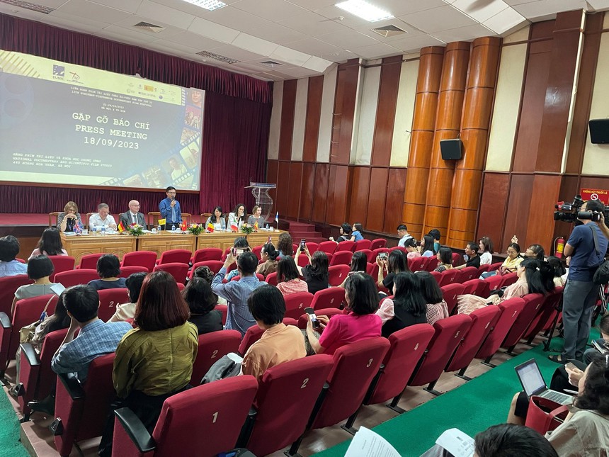 LHP Tài liệu châu Âu - Việt Nam: Từ chân dung con người đến những vấn đề toàn cầu - Ảnh 1. LHP Tài liệu châu Âu - Việt Nam: Từ chân dung con người đến những vấn đề toàn cầu - Ảnh 1.