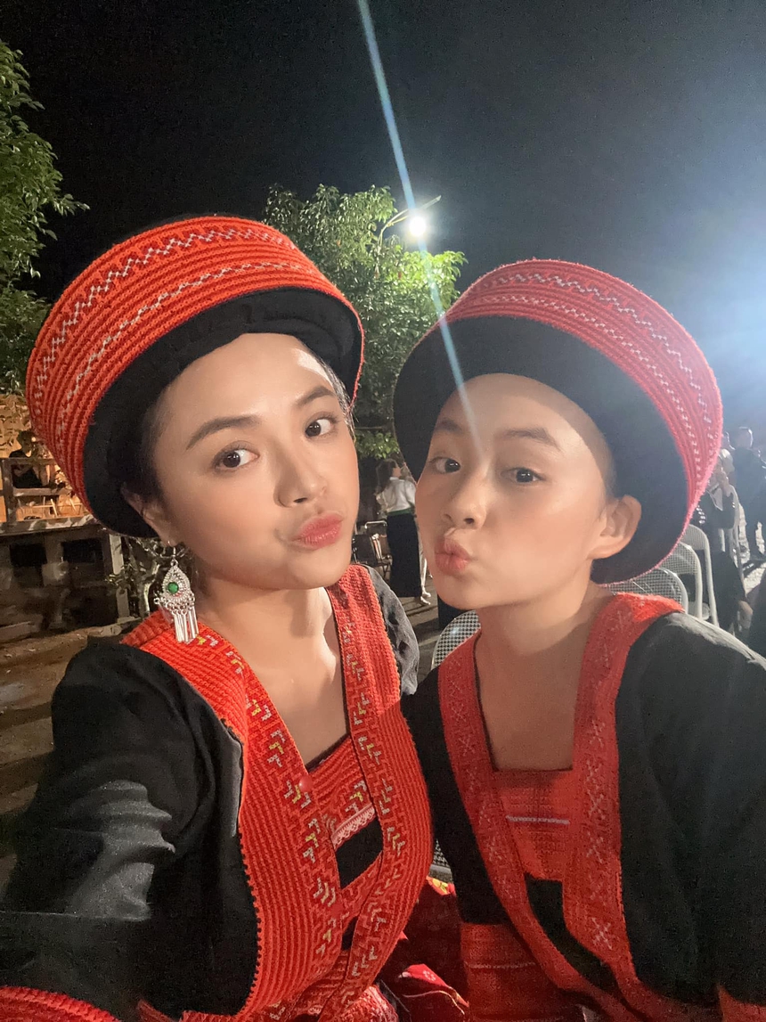 2 nữ chính phim giờ vàng: Thu Quỳnh được khen hợp vai, Hoàng Thùy Linh nhận bình luận trái chiều ngay tập 1 - Ảnh 2. 2 nữ chính phim giờ vàng: Thu Quỳnh được khen hợp vai, Hoàng Thùy Linh nhận bình luận trái chiều ngay tập 1 - Ảnh 2.