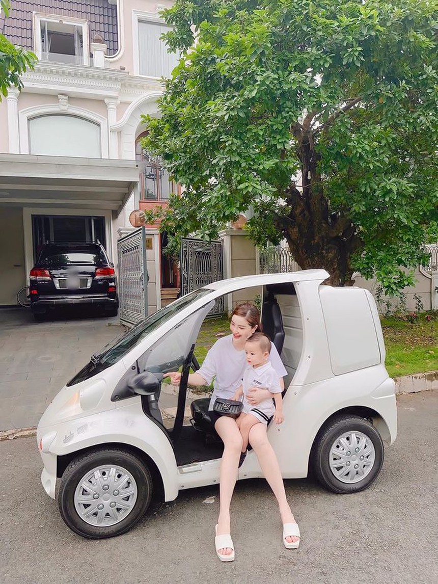 Tự lập năm 16 tuổi, nay Bảo Thy giàu cỡ nào: Xe sang vài chiếc, tủ đồ hiệu đếm không xuể - Ảnh 9.