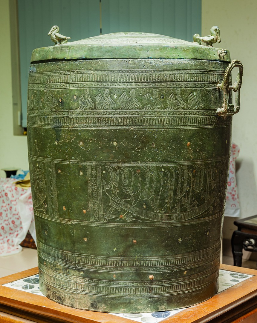 Thạp đồng Kính Hoa 2 - xứng tầm Bảo vật Quốc gia - Ảnh 2.