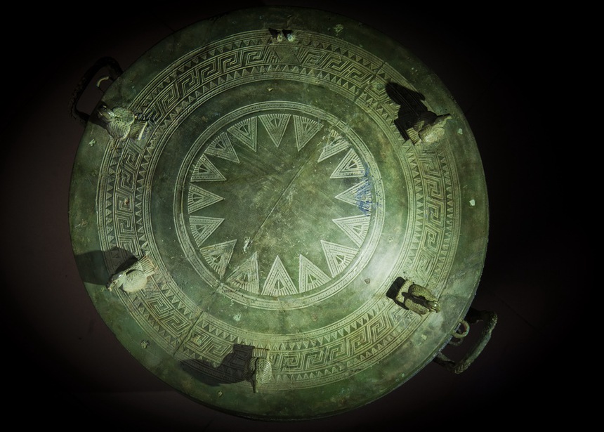 Thạp đồng Kính Hoa 2 - xứng tầm Bảo vật Quốc gia - Ảnh 3.