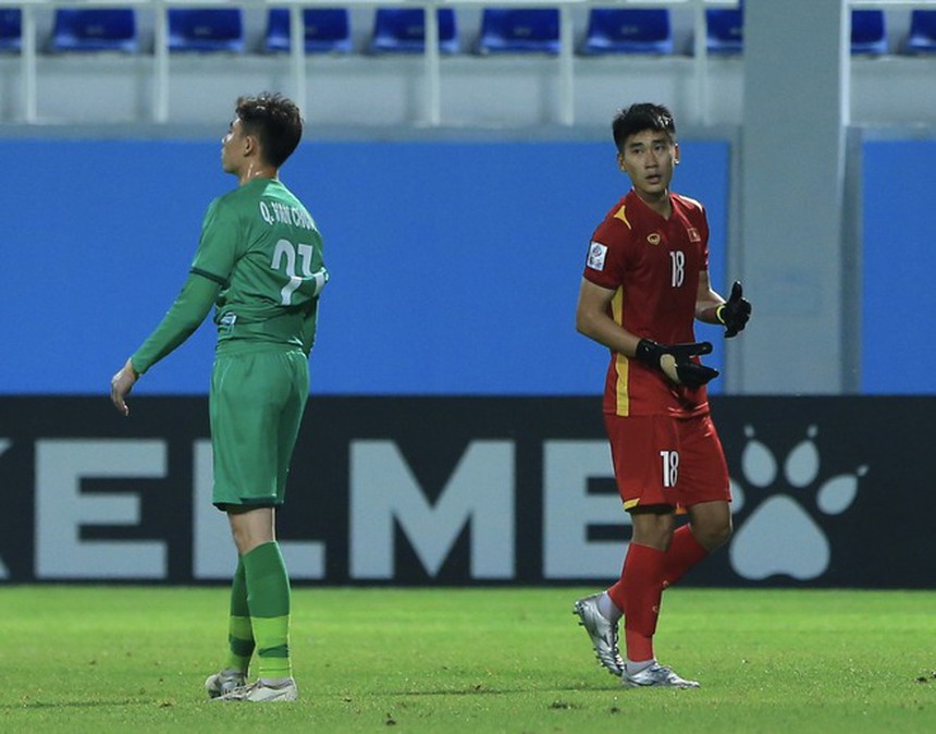 Quan Văn Chuẩn nhận thẻ đỏ trước Saudi Arabia, Việt Nam không thể tạo ra cú sốc trước đối thủ mạnh - Ảnh 3. Quan Văn Chuẩn nhận thẻ đỏ trước Saudi Arabia, Việt Nam không thể tạo ra cú sốc trước đối thủ mạnh - Ảnh 3.
