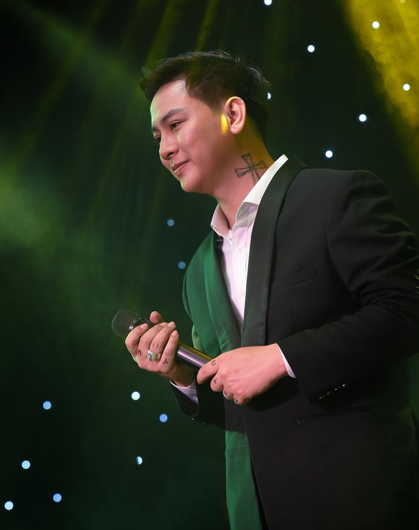 Ngoại hình không còn lên xuống thất thường, Hoài Lâm dần lấy lại phong độ - Ảnh 4. Ngoại hình không còn lên xuống thất thường, Hoài Lâm dần lấy lại phong độ - Ảnh 4.