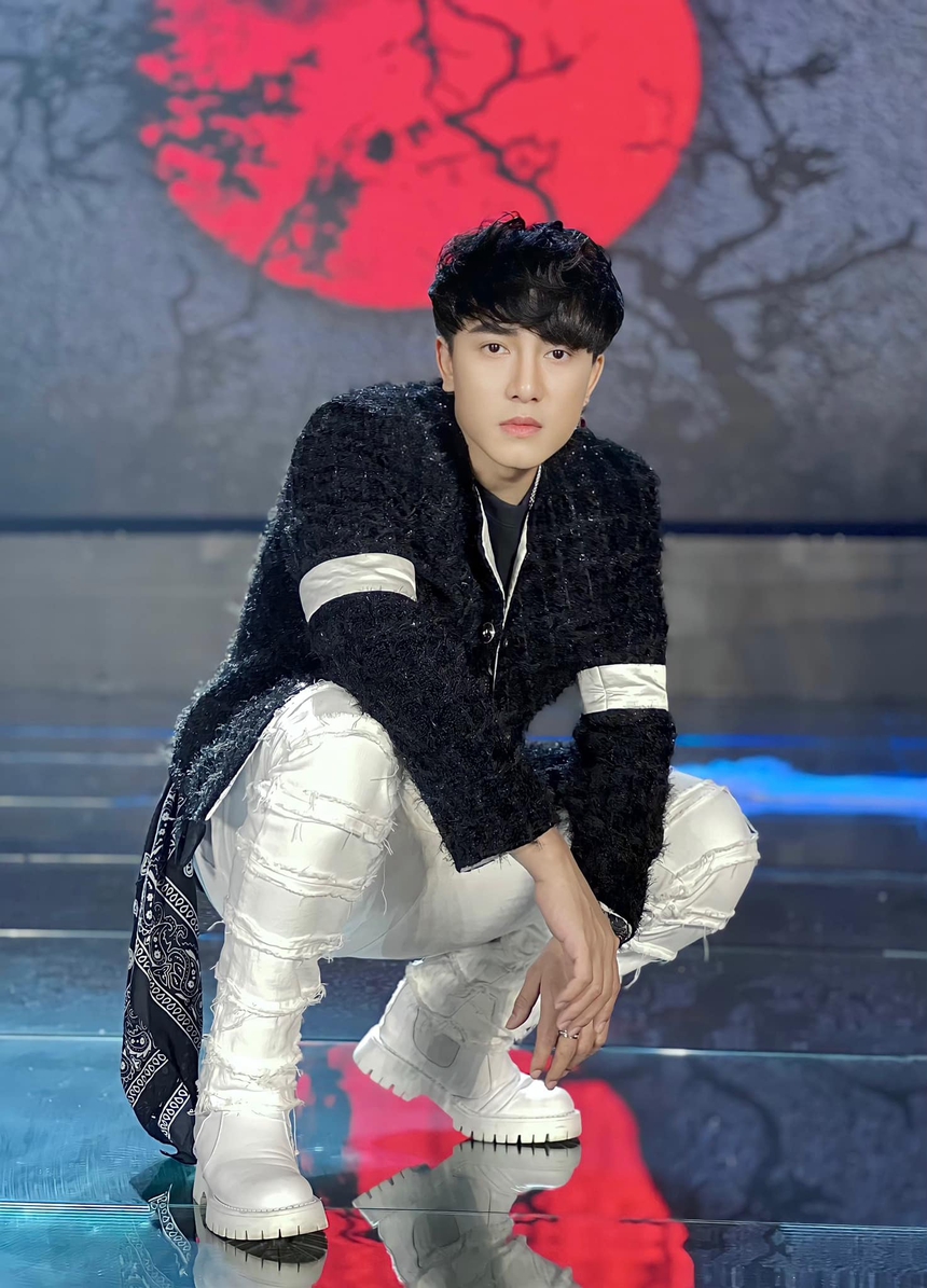 Châu Khải Phong: “Tôi là ca sĩ có 30 bài hit và không dễ ai cũng có được điều đó"  - Ảnh 1.