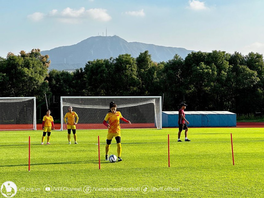 HLV Mai Đức Chung: ‘Đội tuyển Việt Nam phải ghi nhiều bàn thắng, tránh chấn thương trước Bangladesh’ - Ảnh 2.
