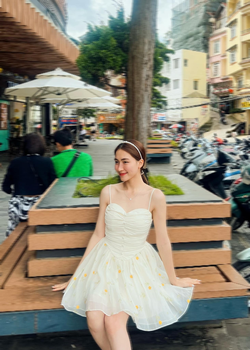 Hòa Minzy một mình nuôi con tất bật, nhan sắc vẫn lên hương vùn vụt - Ảnh 9. Hòa Minzy một mình nuôi con tất bật, nhan sắc vẫn lên hương vùn vụt - Ảnh 9.