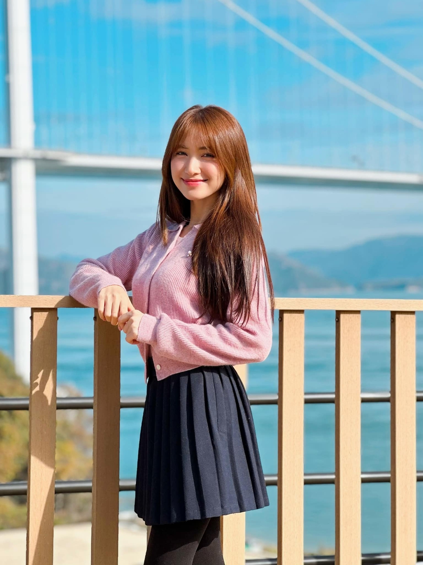 Hòa Minzy một mình nuôi con tất bật, nhan sắc vẫn lên hương vùn vụt - Ảnh 8. Hòa Minzy một mình nuôi con tất bật, nhan sắc vẫn lên hương vùn vụt - Ảnh 8.