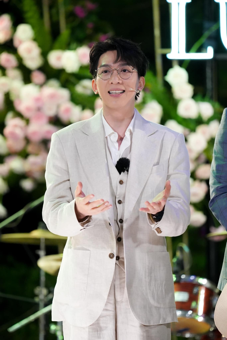 Sự chuyển mình từ âm nhạc đến đầu tư hình ảnh của Tăng Phúc  - Ảnh 9.