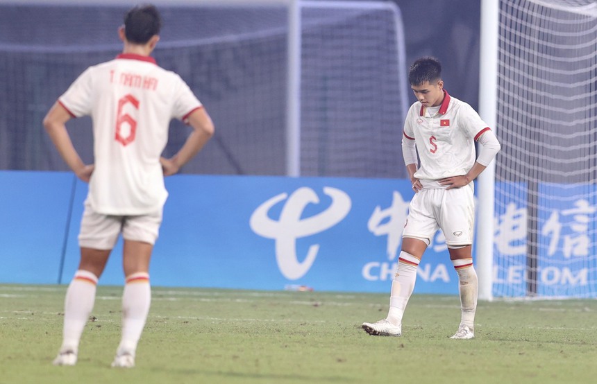 Olympic Việt Nam bị loại khỏi ASIAD 19: Đừng nghĩ đó là “thảm họa” - Ảnh 1. Olympic Việt Nam bị loại khỏi ASIAD 19: Đừng nghĩ đó là “thảm họa” - Ảnh 1.