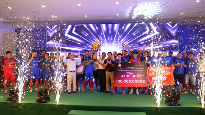 Xác định nhà vô địch Giải "phủi" lớn nhất Việt Nam - Ảnh 2. Xác định nhà vô địch Giải "phủi" lớn nhất Việt Nam - Ảnh 2.