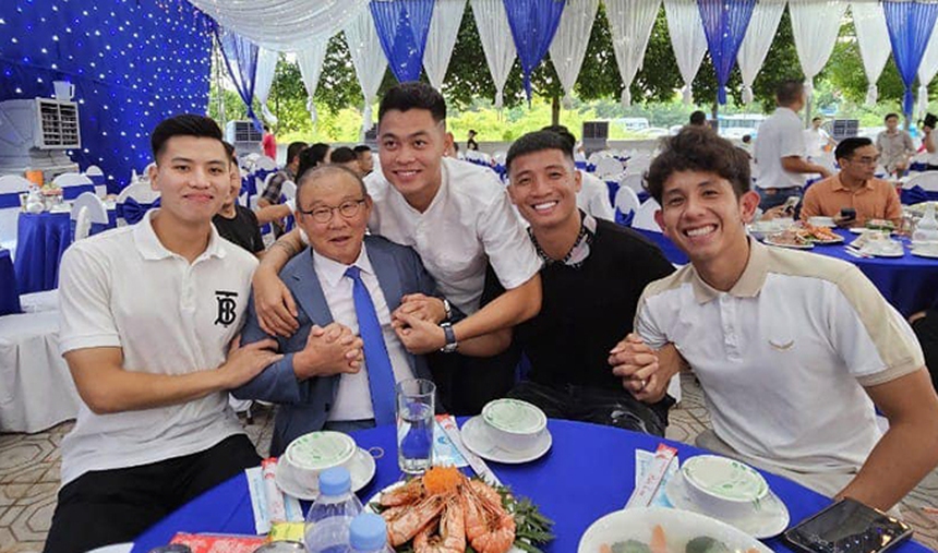 Đình Trọng cưới bạn gái 'sơn nữ', hôn lễ gây chú ý với nhiều điều đặc biệt, công bố một lúc 2 tin vui - Ảnh 5.