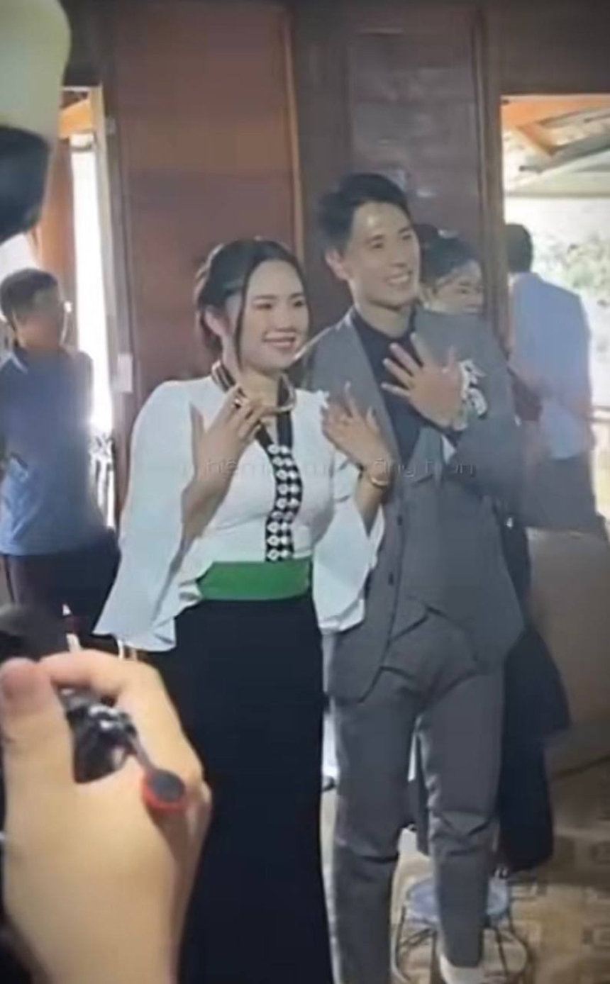 Đình Trọng cưới bạn gái 'sơn nữ', hôn lễ gây chú ý với nhiều điều đặc biệt, công bố một lúc 2 tin vui - Ảnh 7.