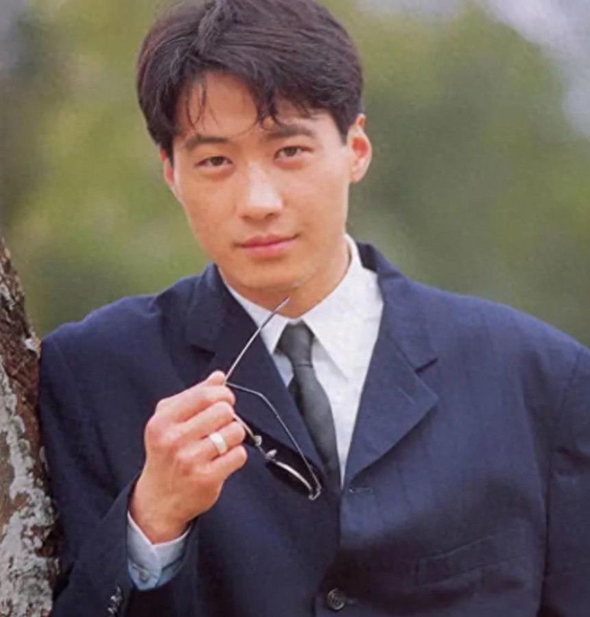 Tình duyên lận đận của 'Thiên vương' Lê Minh, ngoại ngũ tuần mới được làm cha - Ảnh 2.