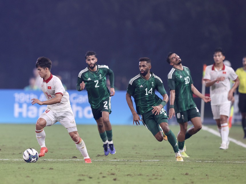 HLV Hoàng Anh Tuấn và những bài học đắt giá sau khi xưng vương Đông Nam Á - Ảnh 1.