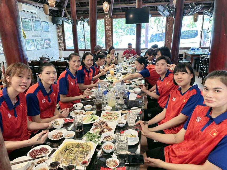 Tin nóng thể thao sáng 26/9: Tuyển bóng chuyền Việt Nam làm một việc cực vui trước ngày đánh ASIAD, Hoàng Xuân Vinh  gây sốc - Ảnh 4.