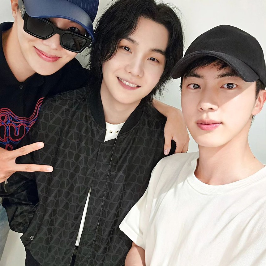 4 thành viên của BTS chuẩn bị lên kế hoạch nhập ngũ cuối năm nay - Ảnh 1.