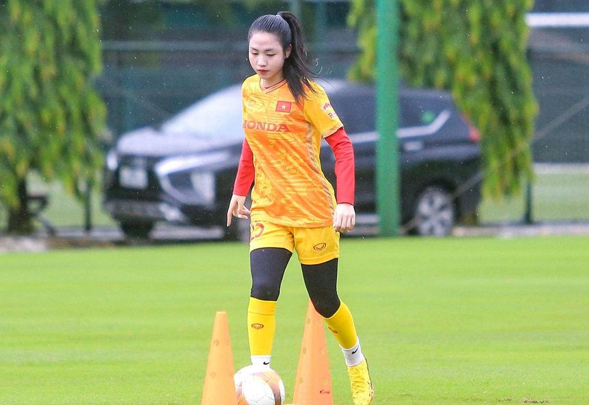 “Hot girl Hà Nam” Trần Thị Duyên ở đội tuyển nữ Việt Nam: Đã có lúc định nghỉ bóng đá… - Ảnh 1.