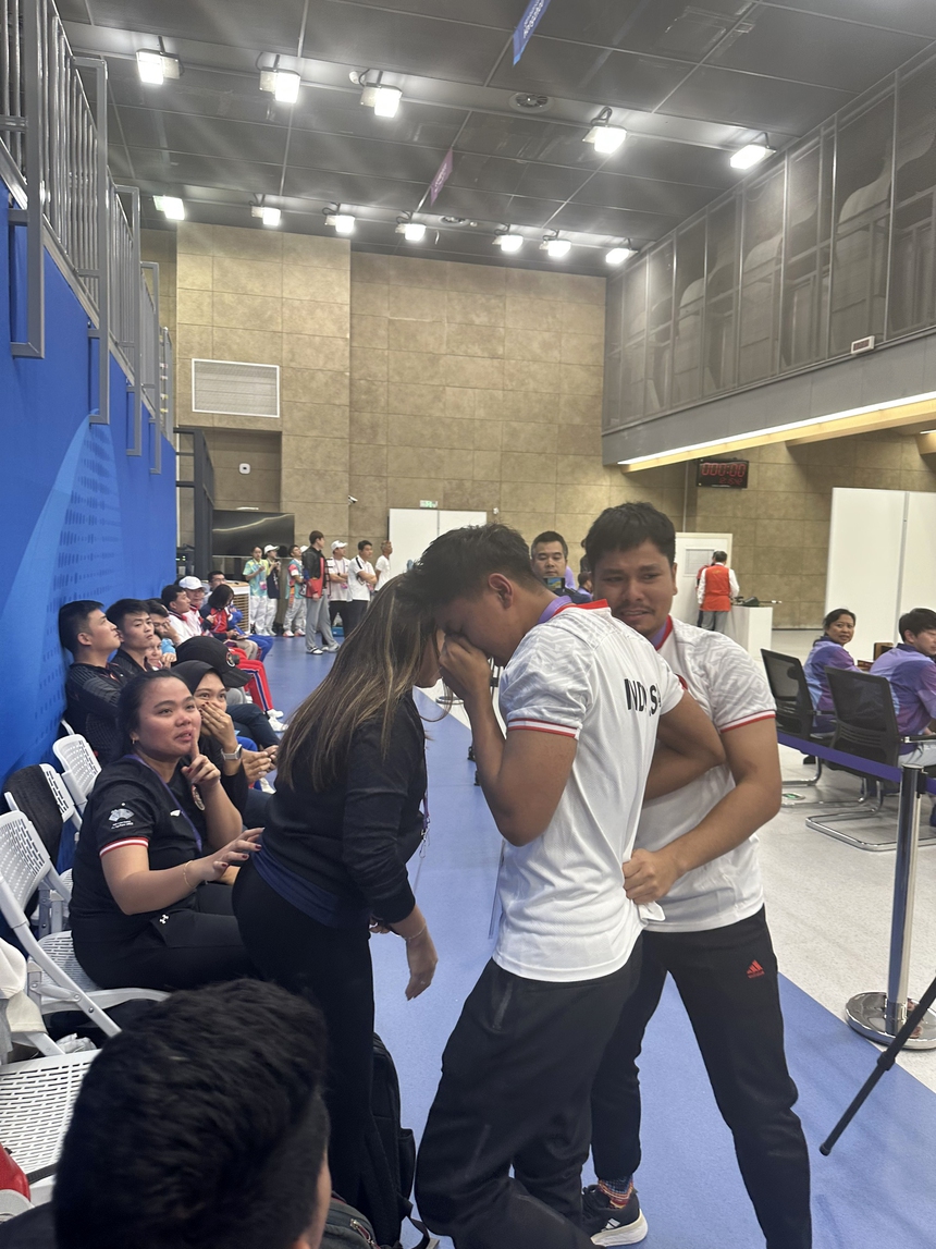 Thư Hàng Châu: Tấm huy chương và những giọt nước mắt - Ảnh 1.