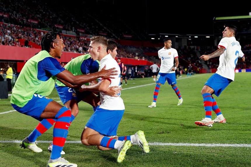 Tin nóng thể thao sáng 27/9: Barcelona suýt thua vì hàng thủ, siêu sao bóng chuyền chọn số áo quen thuộc tại Hóa Chất Đức Giang Tia Sáng - Ảnh 2.