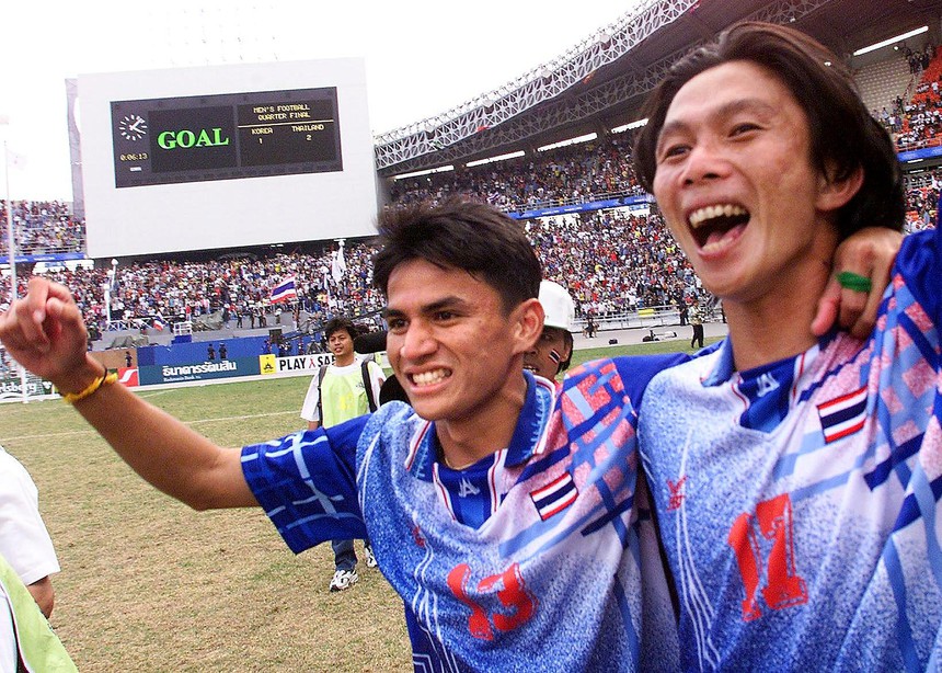 Kiatisuk giúp ‘Voi chiến’ với 9 người đánh bại đội bóng số 1 châu Á, tạo địa chấn ở ASIAD khiến tất cả phải ca ngợi - Ảnh 3.