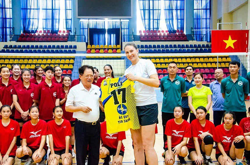 Tin nóng thể thao sáng 27/9: Barcelona suýt thua vì hàng thủ, siêu sao bóng chuyền chọn số áo quen thuộc tại Hóa Chất Đức Giang Tia Sáng - Ảnh 6.