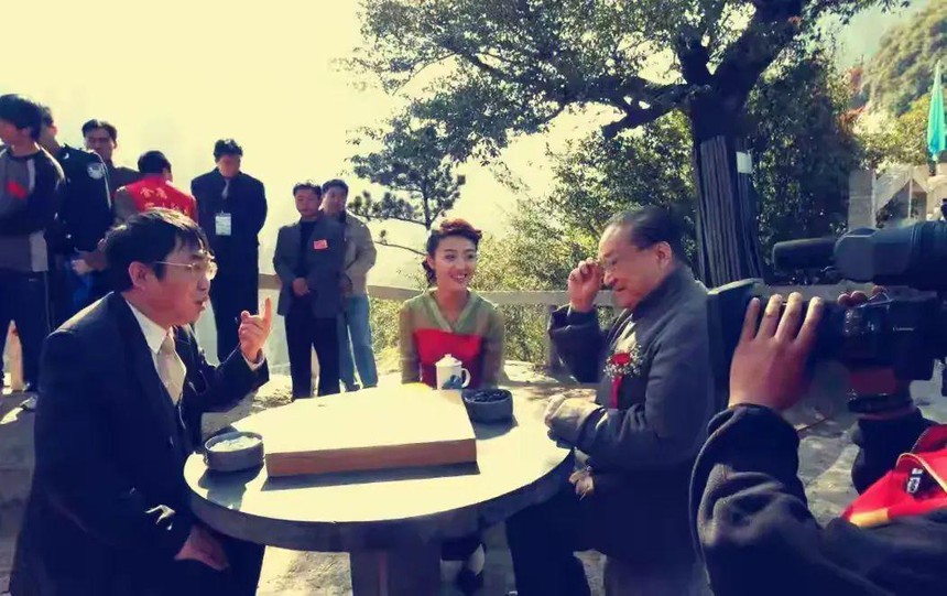 Lý do nhà văn Kim Dung sa thải ngay người giúp việc sau khi mời kỳ thủ cờ vây Nhiếp Vệ Bình tới nhà ăn tối - Ảnh 3.