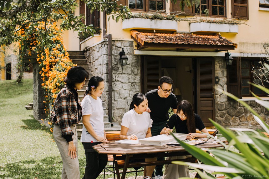 Hoa hậu Ngọc Hân đồng hành với các họa sĩ trẻ trong dự án xưởng sáng tác - Ảnh 6. Hoa hậu Ngọc Hân đồng hành với các họa sĩ trẻ trong dự án xưởng sáng tác - Ảnh 6.