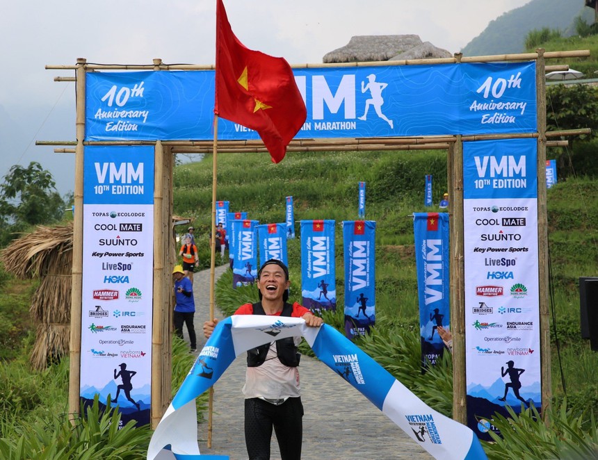 Giải chạy VMM 2023 trích hơn 330 triệu đồng tặng bà con chịu ảnh hưởng bởi thiên tai ở Sapa - Ảnh 1.