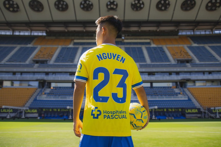 Cho mượn tiền vệ tới Tây Ban Nha, HLV Vũ Tiến Thành vẫn lo trụ hạng cho CLB TP.HCM - Ảnh 1.