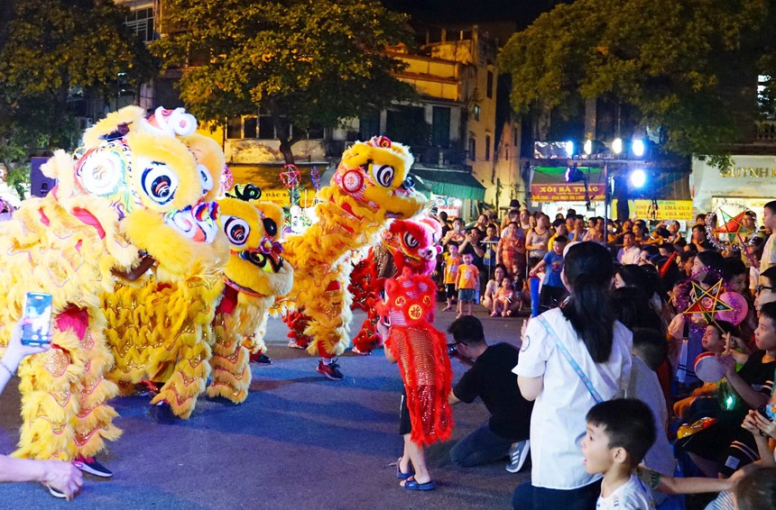 Diễn đàn văn hóa: Giữ gì cho Tết Trung thu? - Ảnh 2. Diễn đàn văn hóa: Giữ gì cho Tết Trung thu? - Ảnh 2.