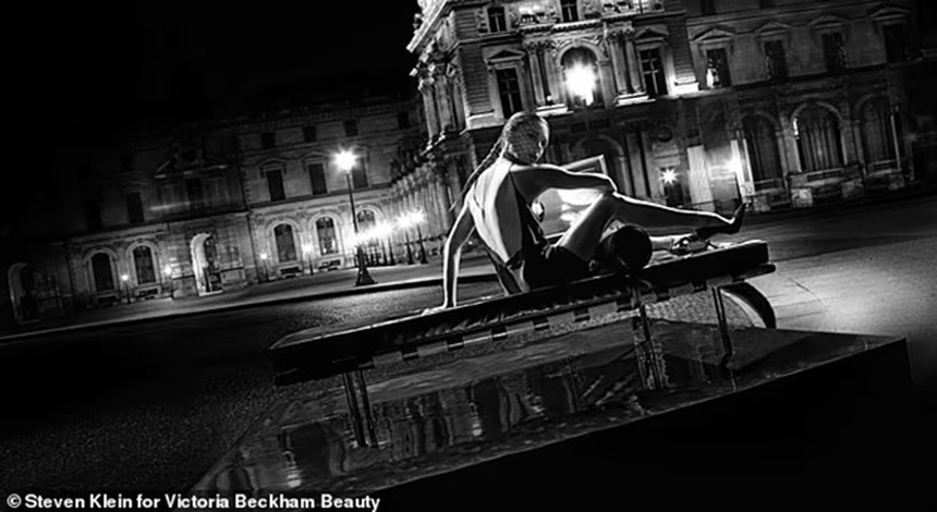 Victoria Beckham khoe vẻ gợi cảm trong bộ ảnh quyến rũ nhất từ trước đến nay - Ảnh 3.