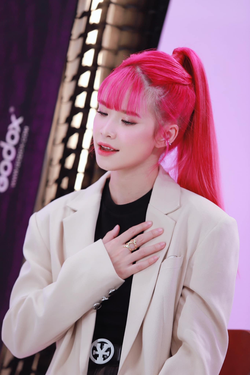 Khởi My: “Em nghỉ hát là vì muốn mẹ được đi đây đó, không phải cực nhọc nữa”  - Ảnh 1.