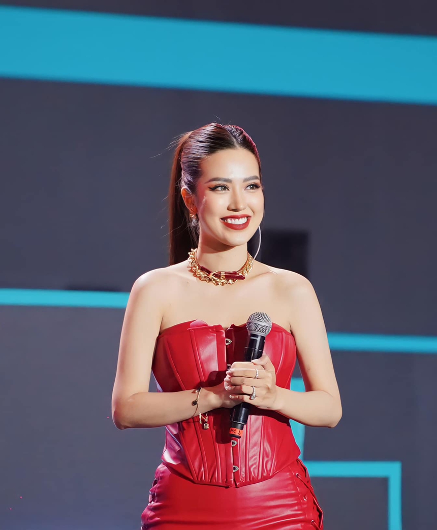 MC Thu Hà: Gương mặt sáng giá tại Én vàng 2023 - Ảnh 2.