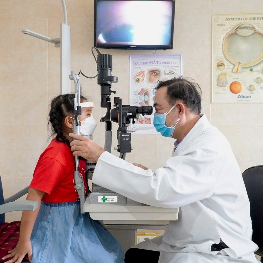 Viêm kết mạc cấp ở trẻ em - Những điều phụ huynh cần biết - Ảnh 1.