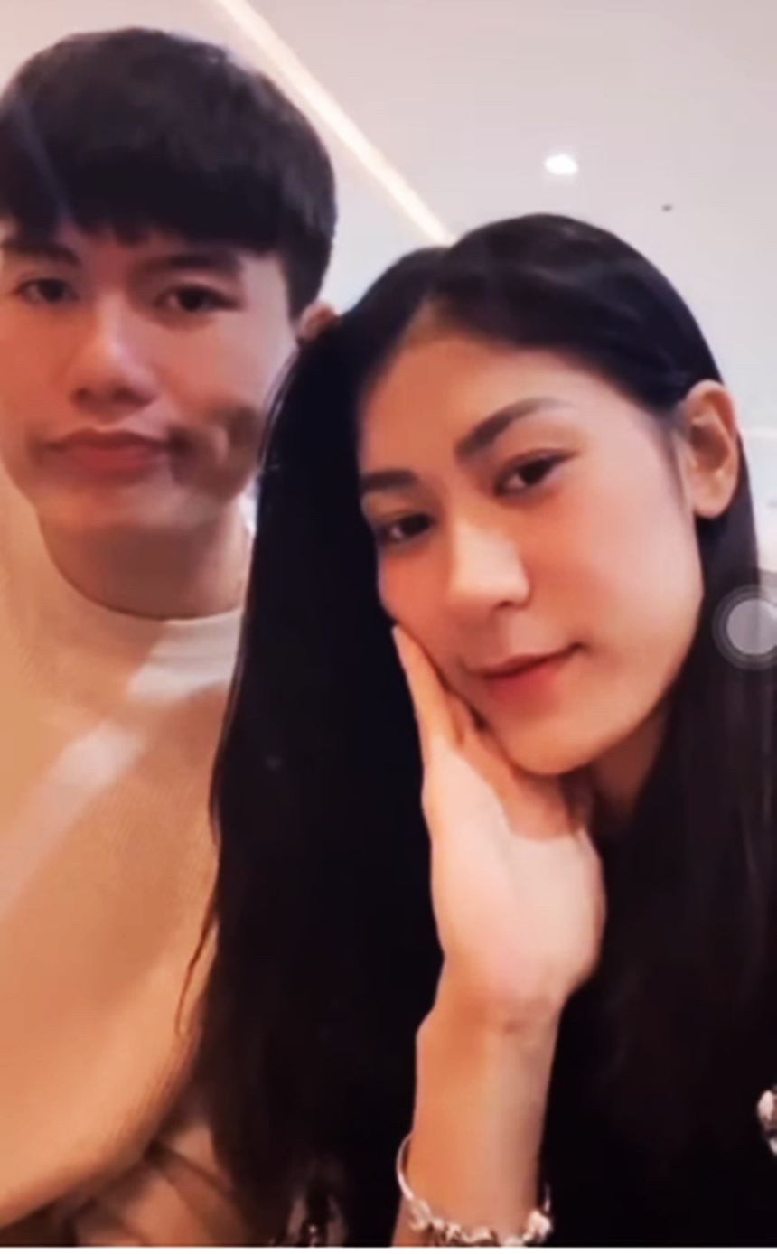 Lộ diện các bạn trai ‘soái ca’ của chủ công Nguyệt Anh và người đẹp bóng chuyền Kiều Trinh, CĐV chờ đám cưới ở Quảng Bình - Ảnh 6.