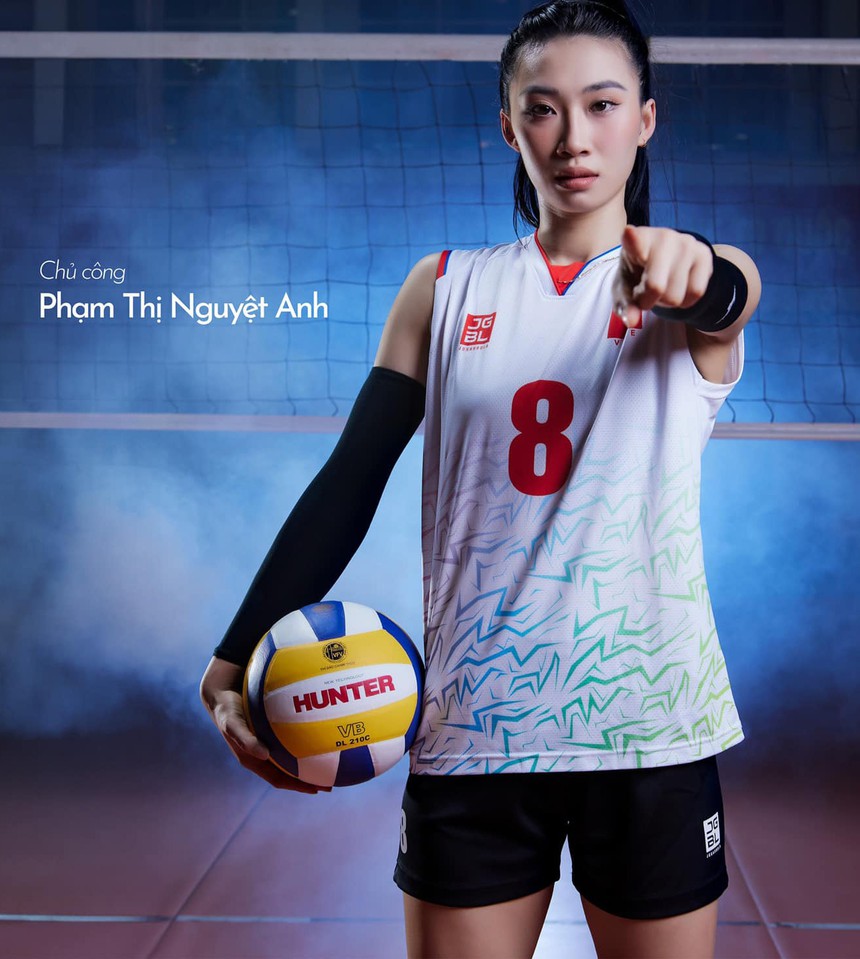 Lộ diện các bạn trai ‘soái ca’ của chủ công Nguyệt Anh và người đẹp bóng chuyền Kiều Trinh, CĐV chờ đám cưới ở Quảng Bình - Ảnh 4.