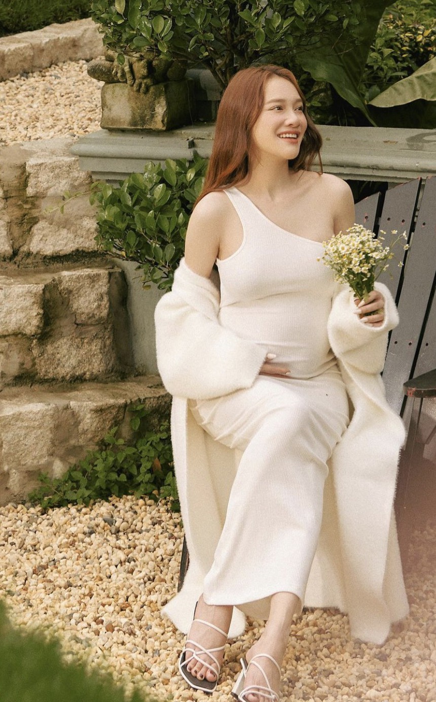 Sao Việt 28/9: Nhã Phương xả ảnh bầu, Minh Triệu - Kỳ Duyên động viên Diệp Lâm Anh hậu ly hôn - Ảnh 1.