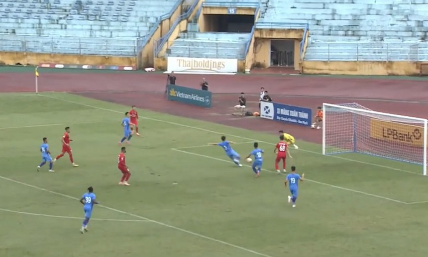 Quế Ngọc Hải vừa ra mắt đã phản lưới nhà, sao Việt lương cao nhất V-League gửi lời chế giễu - Ảnh 2. Quế Ngọc Hải vừa ra mắt đã phản lưới nhà, sao Việt lương cao nhất V-League gửi lời chế giễu - Ảnh 2.