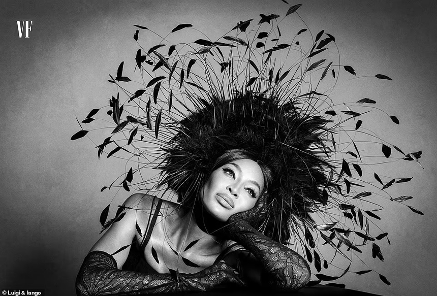 Naomi Campbell, Cindy Crawford và loạt người mẫu biểu tượng xuất hiện đầy táo bạo trên trang bìa 'Vanity Fair' - Ảnh 4. Naomi Campbell, Cindy Crawford và loạt người mẫu biểu tượng xuất hiện đầy táo bạo trên trang bìa 'Vanity Fair' - Ảnh 4.