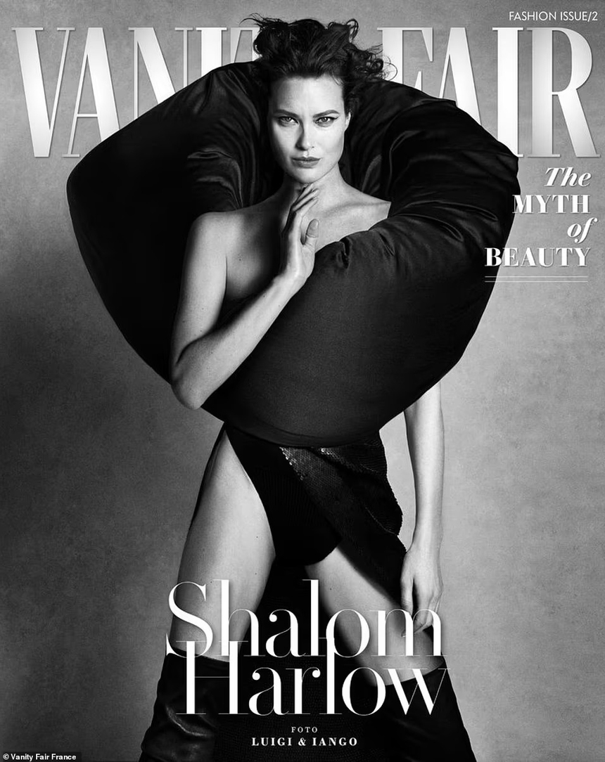 Naomi Campbell, Cindy Crawford và loạt người mẫu biểu tượng xuất hiện đầy táo bạo trên trang bìa 'Vanity Fair' - Ảnh 7. Naomi Campbell, Cindy Crawford và loạt người mẫu biểu tượng xuất hiện đầy táo bạo trên trang bìa 'Vanity Fair' - Ảnh 7.