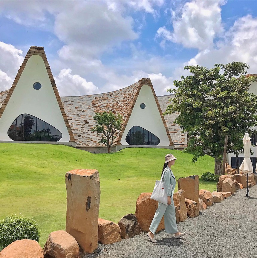 4 con đường đẹp như phim Hàn ở Tây Nguyên "đốn tim" dân phượt, ai đi qua cũng dừng lại - Ảnh 1. 4 con đường đẹp như phim Hàn ở Tây Nguyên "đốn tim" dân phượt, ai đi qua cũng dừng lại - Ảnh 1.