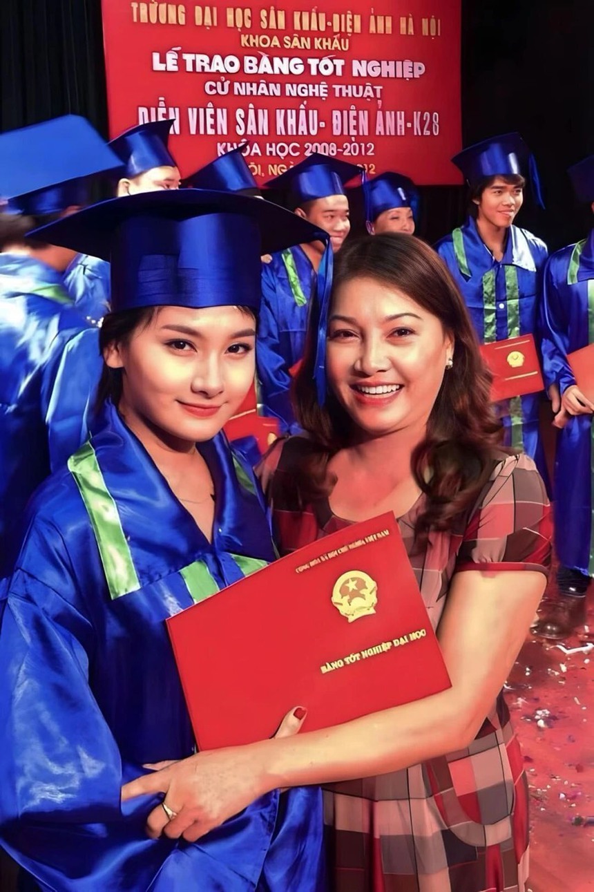 Sao Việt 29/9: Bảo Thanh khoe bằng tốt nghiệp, Hà Hồ - Kim Lý dẫn con đi chơi Trung thu - Ảnh 1.