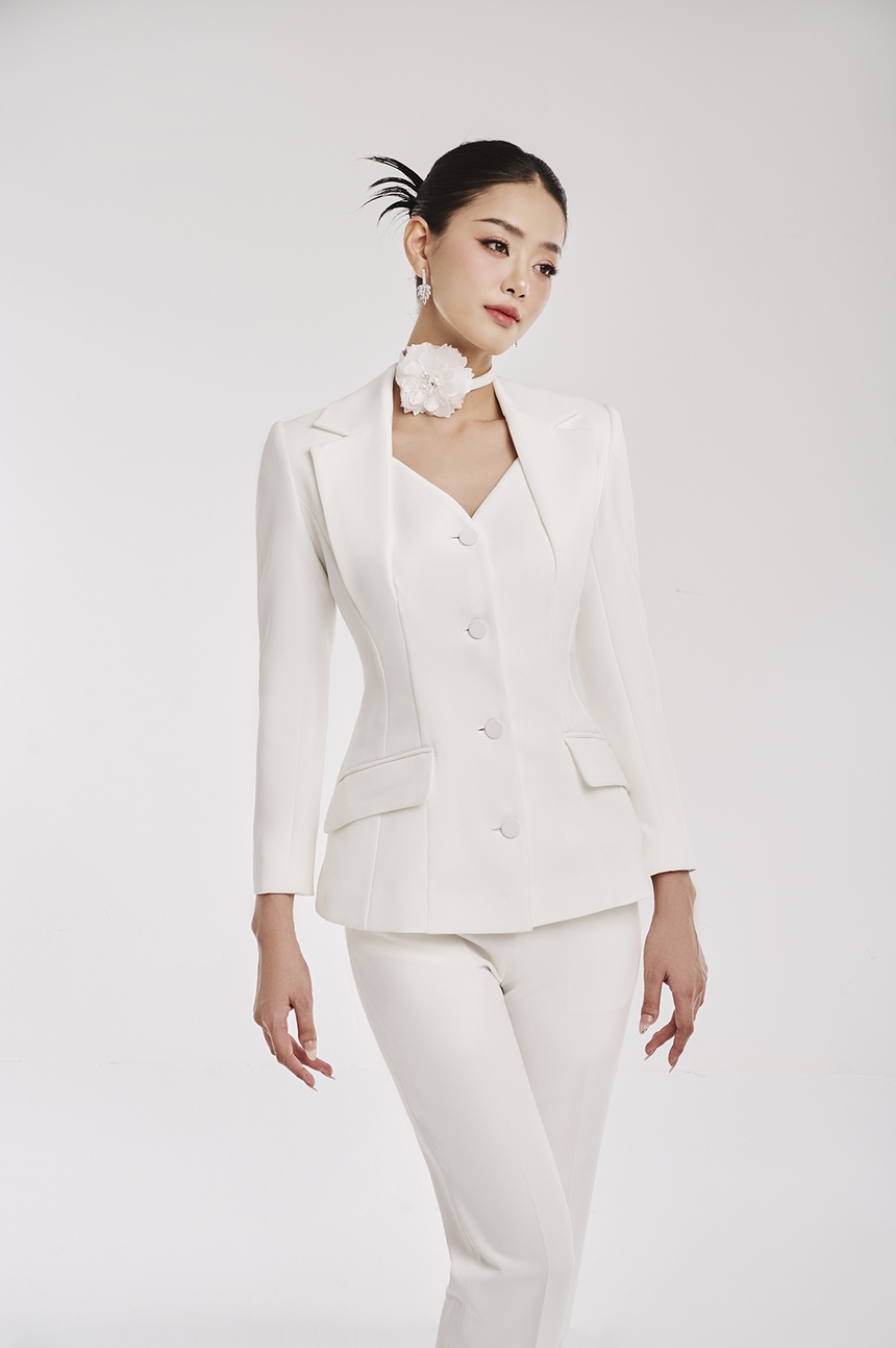 Á hậu Bùi Khánh Linh hoá 'nàng thơ' của NTK Lê Ngọc Lâm - Ảnh 4.