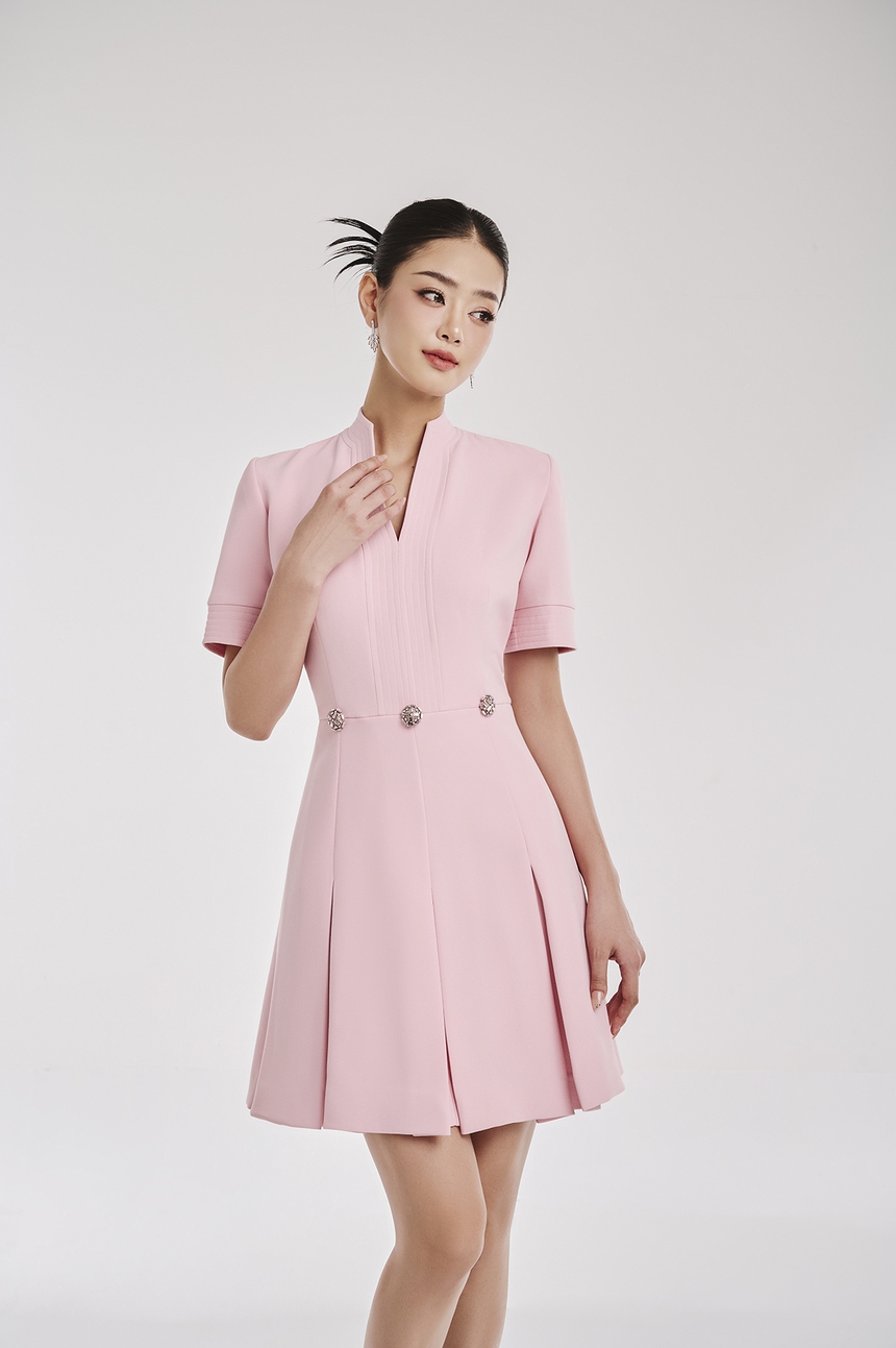 Á hậu Bùi Khánh Linh hoá 'nàng thơ' của NTK Lê Ngọc Lâm - Ảnh 6.