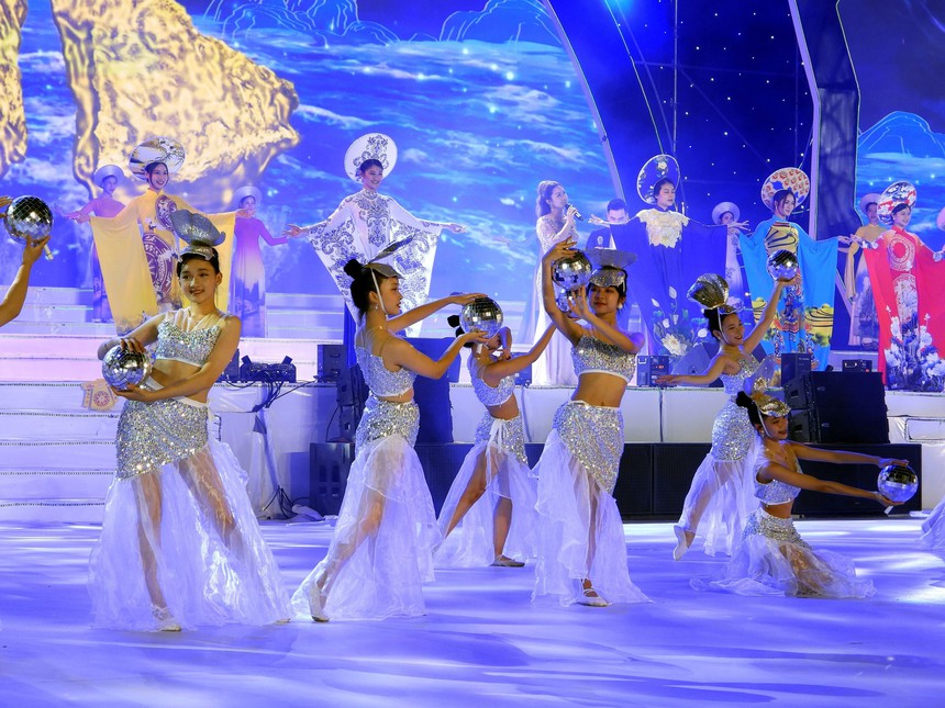 Thúc đẩy ngành công nghiệp văn hóa ở Quảng Ninh - Ảnh 2.