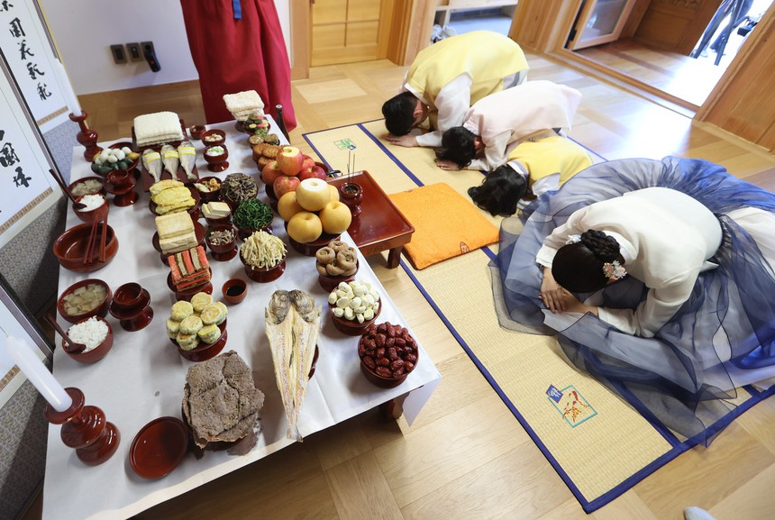 Hàn Quốc: Các tuyến đường cao tốc tắc nghẽn dịp nghỉ lễ Chuseok  - Ảnh 2.