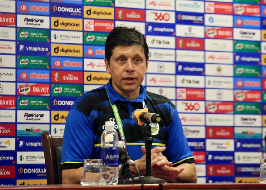 Chuyển nhượng V-League hôm nay 29/9: CAHN sắp có HLV mới, Bình Định chốt tương lai Văn Lâm  - Ảnh 2.