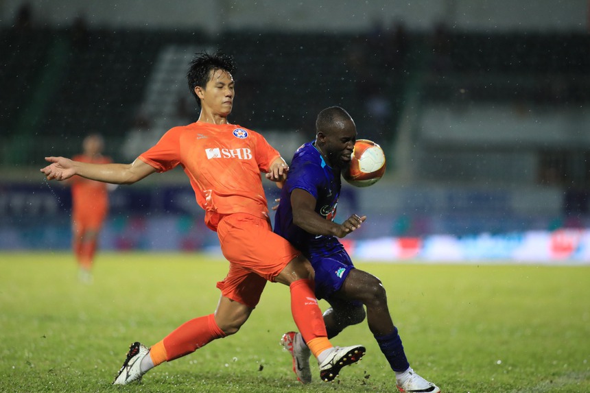 Văn Lâm trắng lưới, HAGL đủ 3 ngoại binh vẫn thua đội hạng Nhất - Ảnh 3.