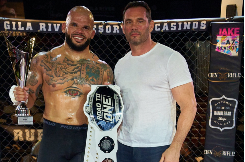 Võ sĩ Việt ước mơ đổi đời với sàn đấu "khủng" và tiền thưởng khổng lồ - Ảnh 1.